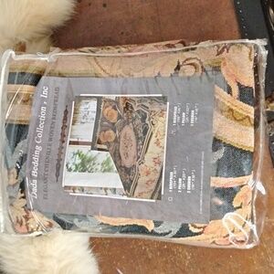 Dada Bedding Chenille Woven Bedspread NWT